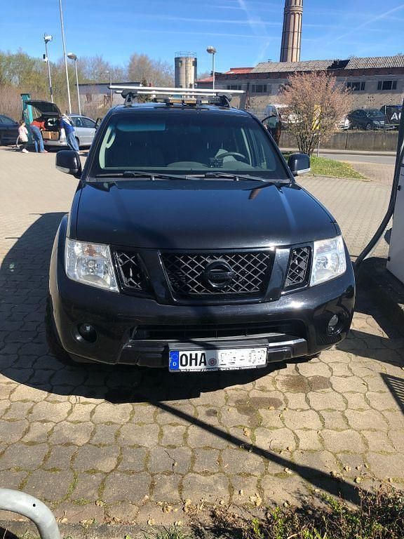 Second-hand Nissan Pathfinder 190 CP (139 kW) 2011 Negru SUV