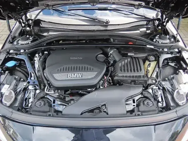 Gebraucht BMW 120 Advantage 190 PS (139 kW) 2023 Schwarz Kleinwagen