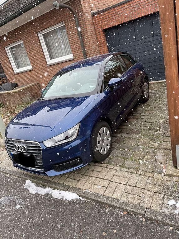 Blau Gebraucht 2016 Audi A1 Kleinwagen | 10.950 € (Fairer Preis) - Bild 1/4