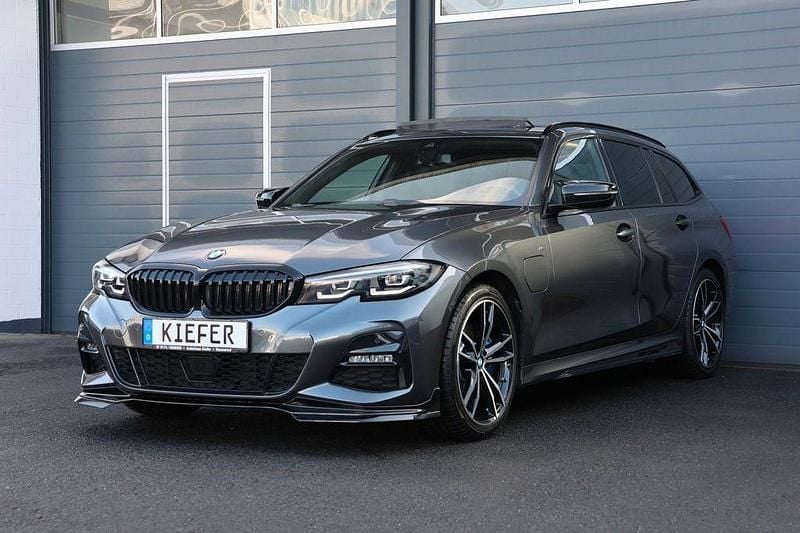 Gebraucht BMW 330e Performance 258 PS (189 kW) 2021 Grau Kombi