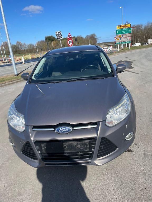 Gebraucht Ford Focus Titanium 116 PS (85 kW) 2013 Braun Limousine