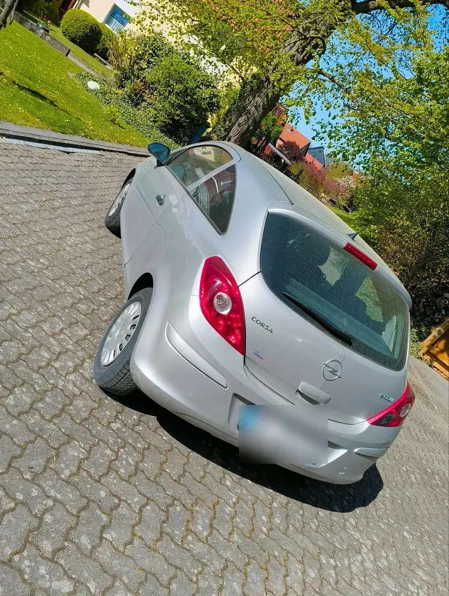 Usata Opel Corsa 55 CV (40 kW) 2009 Argento Utilitaria