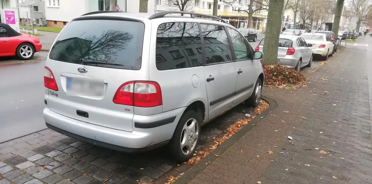 Gebraucht Ford Galaxy 116 PS (85 kW) 2002 Silber Van / Kleinbus