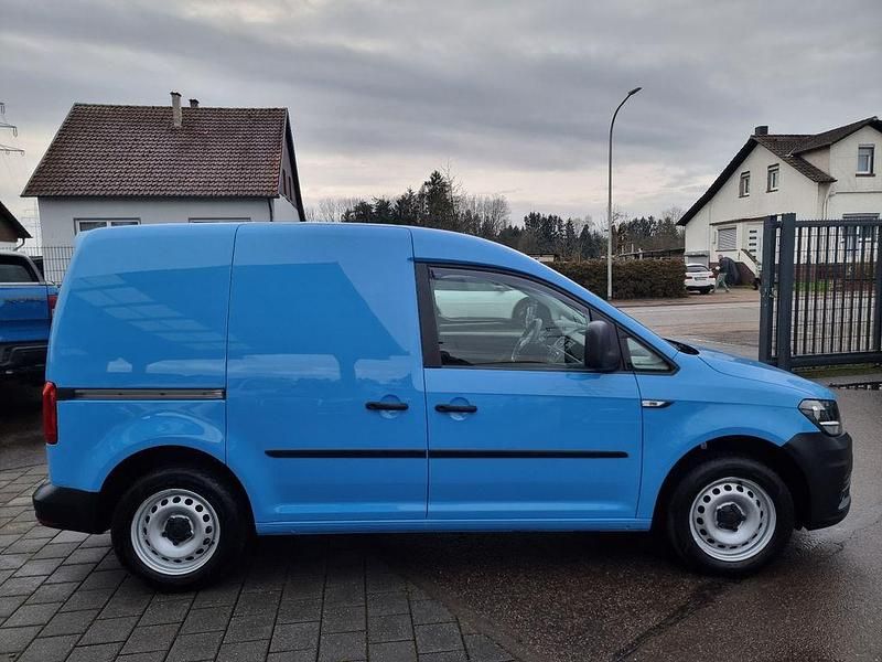 Second-hand VW Caddy 102 CP (75 kW) 2018 Albastru Monovolum