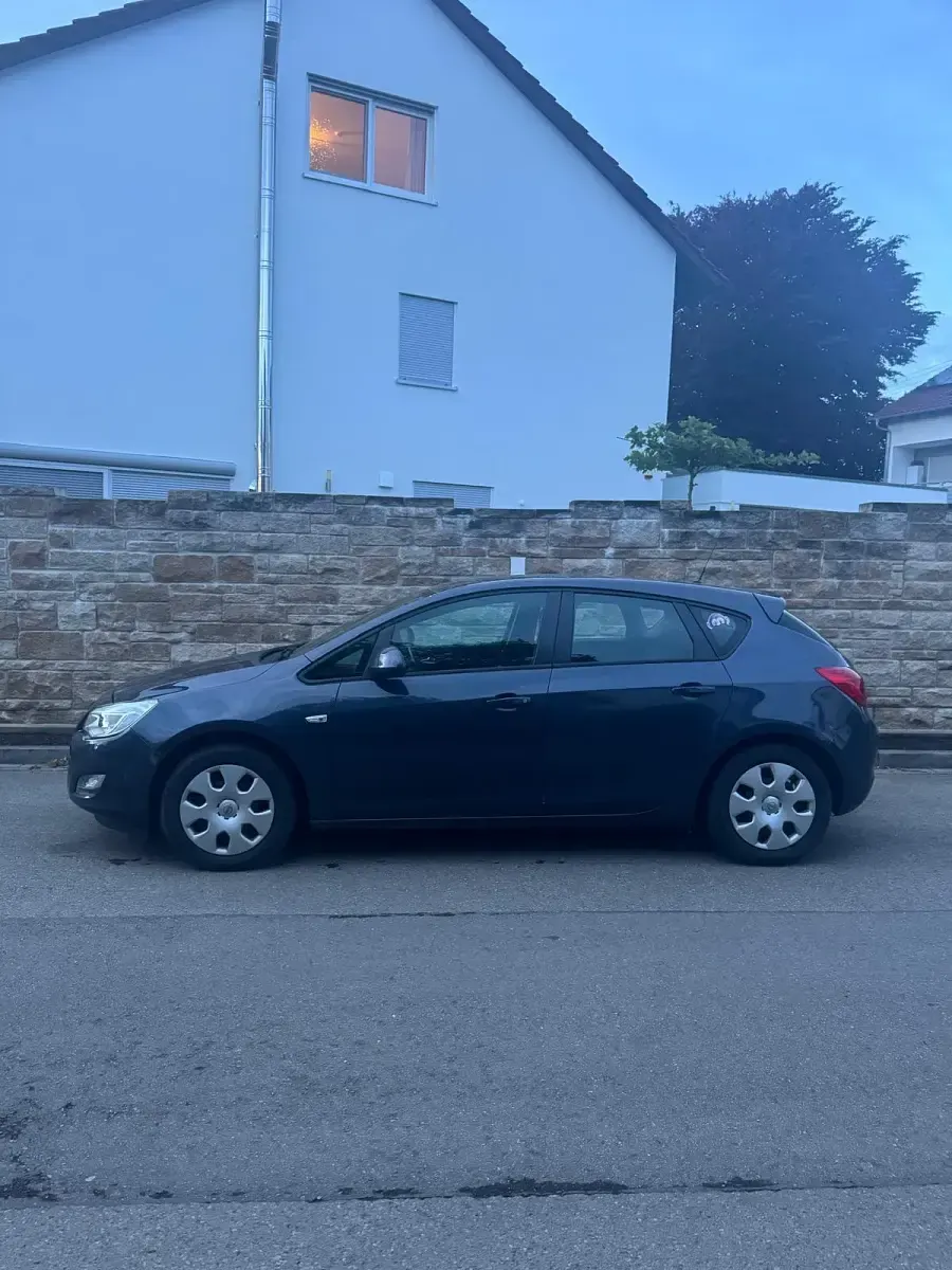 Usata Opel Astra 100 CV (73 kW) 2010 Blu Utilitaria