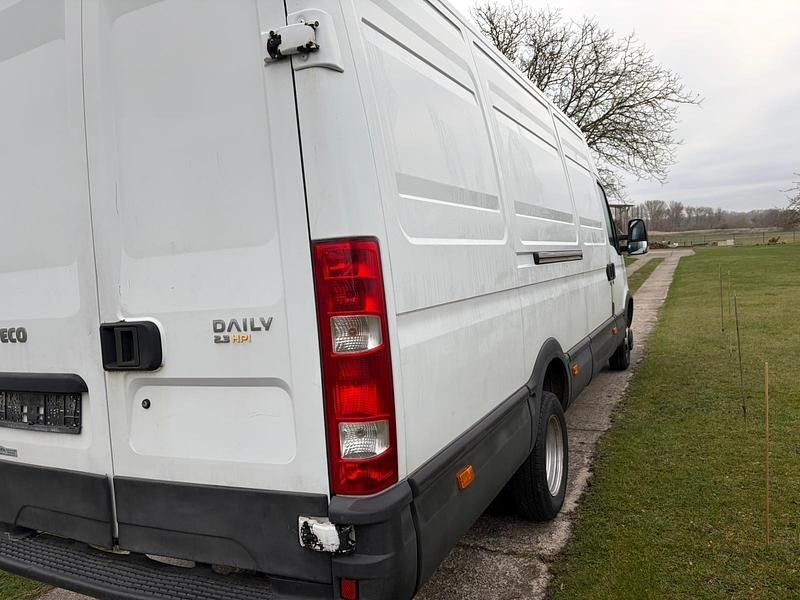 Gebraucht Iveco Daily 126 PS (92 kW) 2010 Weiß Van / Kleinbus