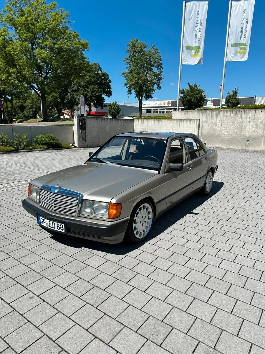 Gebraucht Mercedes 190 118 PS (86 kW) 1988 Grau Limousine