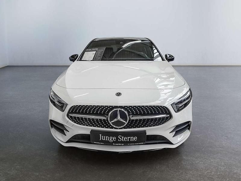 Gebraucht Mercedes A250 AMG 160 PS (117 kW) 2022 Unilack polarweiß Limousine