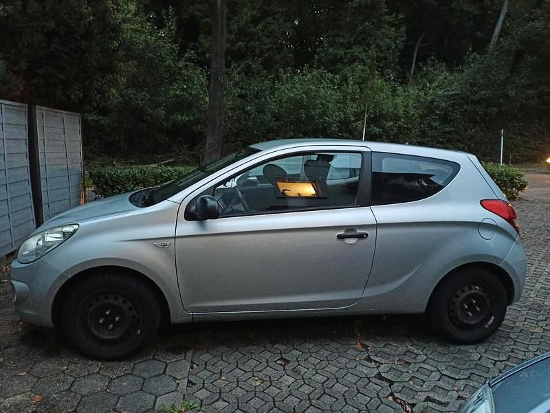 Silber Gebraucht 2009 Hyundai i20 Kleinwagen | 3.000 € (Fairer Preis) - Bild 1/4