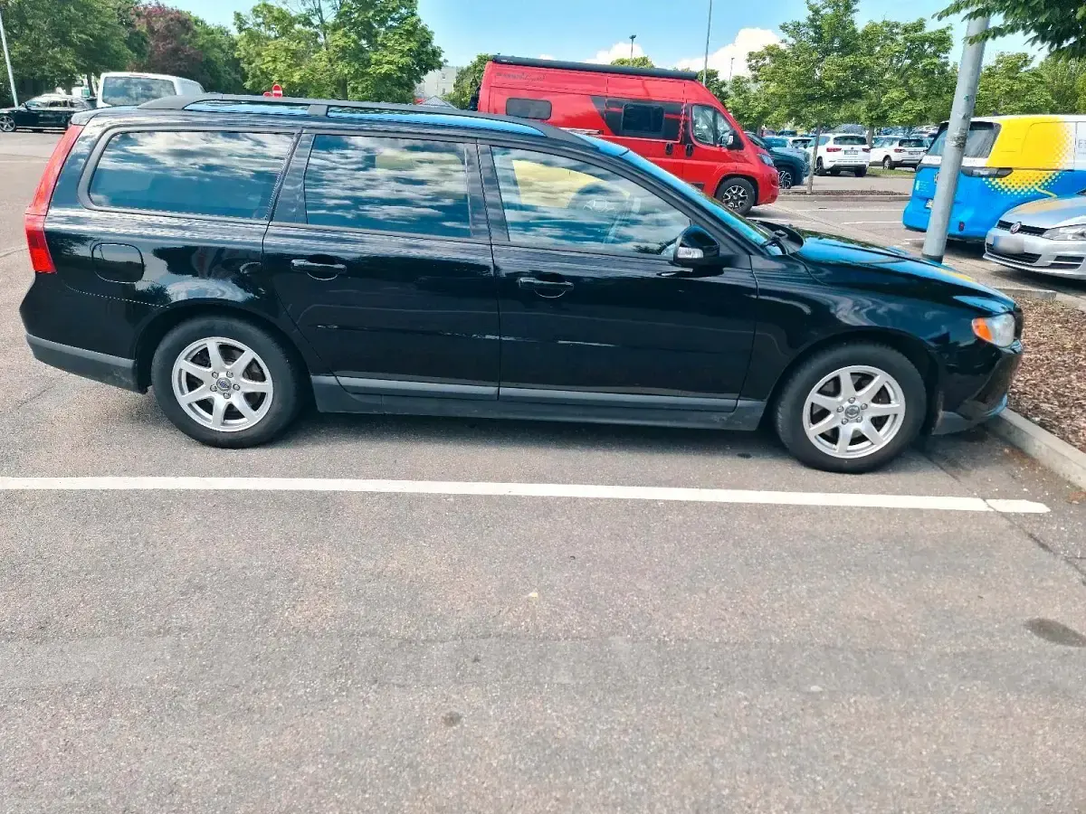 Używany Volvo V70 185 KM (136 kW) 2008 Czarny Kombi