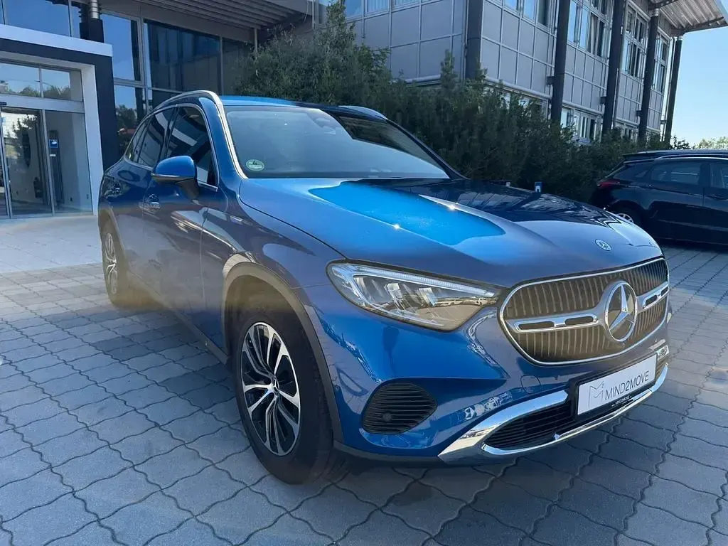 Gebraucht Mercedes GLC220 Avantgarde 197 PS (144 kW) 2023 Blau SUV