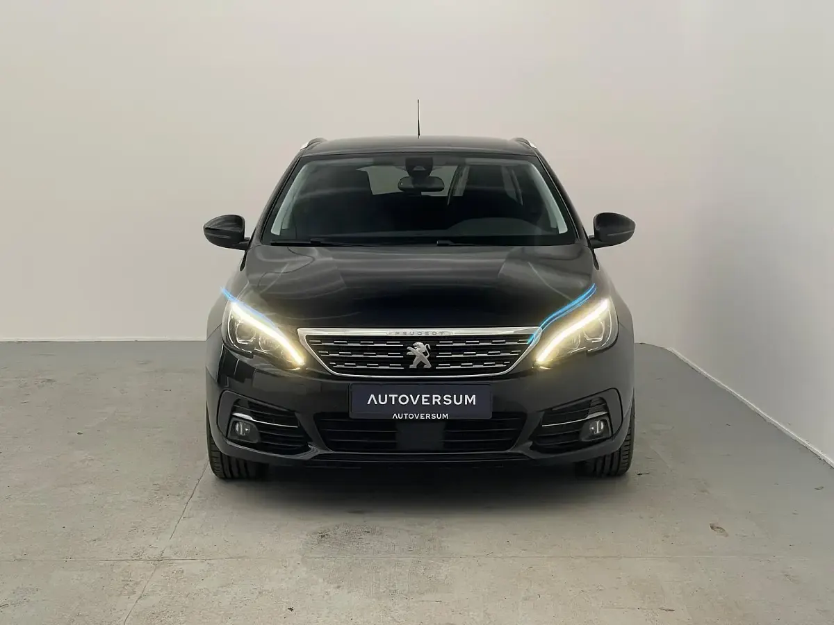 Gebraucht Peugeot 308 Allure 131 PS (96 kW) 2021 Lackierung schwarz perla nera/ Kombi