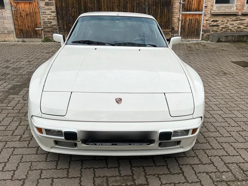 Weiß Gebraucht 1984 Porsche 944 Turbo Coupé | 14.700 € - Bild 1/4