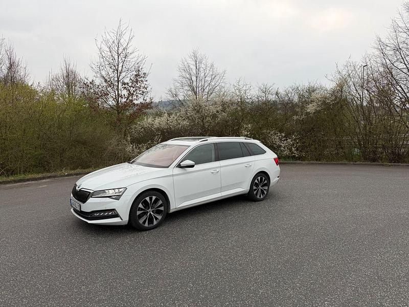 Gebraucht Skoda Superb Style 218 PS (160 kW) 2021 Weiß Kombi