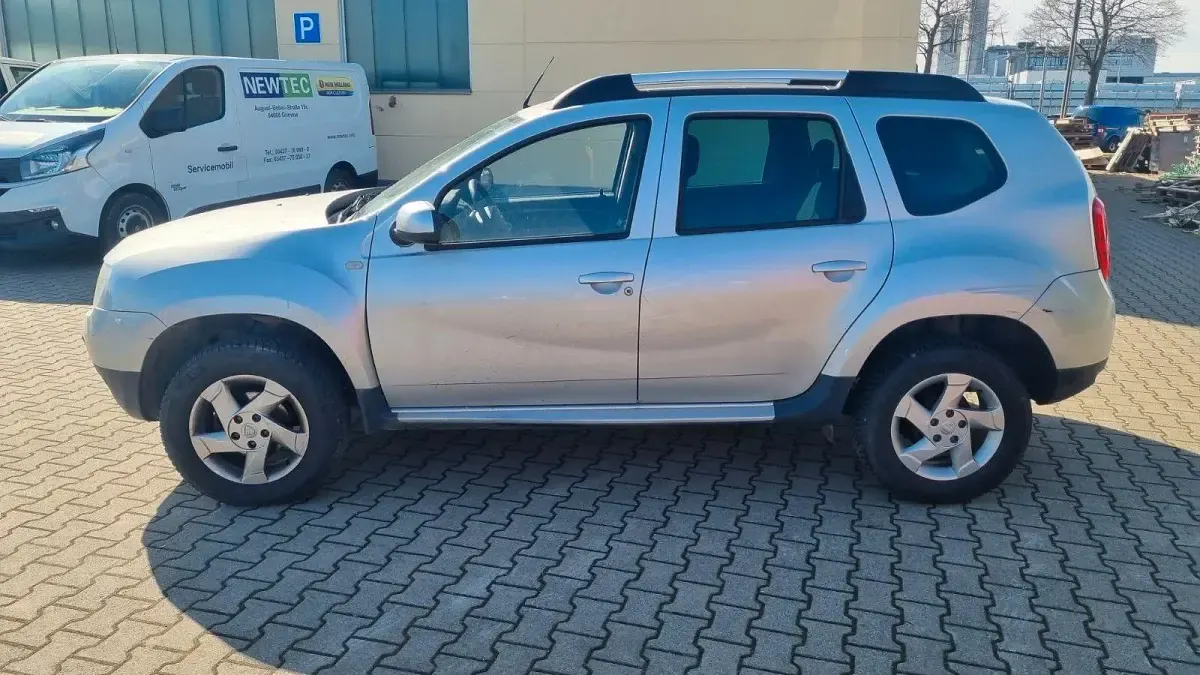 Używany Dacia Duster Lauréate 105 KM (77 kW) 2010 Szary SUV