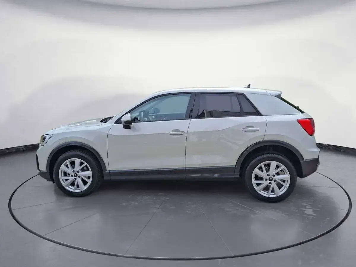 Używany Audi Q2 Advanced Plus 150 KM (110 kW) 2025 Srebrny SUV