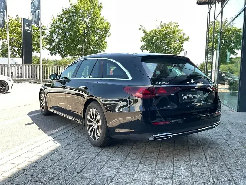 Gebraucht Mercedes E220 Avantgarde 197 PS (144 kW) 2026 Schwarz Limousine