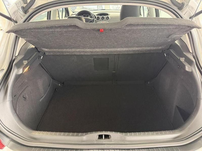 Gebraucht Peugeot 308 Active 156 PS (114 kW) 2011 Lackierung aluminiumgraulack Limousine