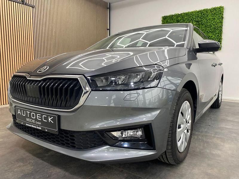 Grau Gebraucht 2025 Skoda Fabia Essence Kleinwagen | 17.950 € (Etwas zu teuer) - Bild 1/4