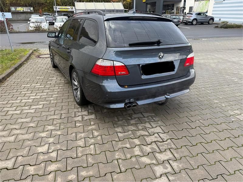 Gebraucht BMW 525 218 PS (160 kW) 2007 Grau Kombi