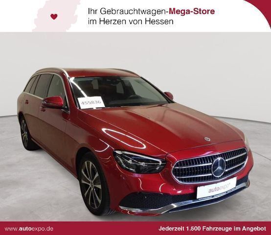 Designo hyazinthrot metallic Gebraucht 2021 Mercedes E300 Avantgarde Kombi | 26.989 € (Superpreis) - Bild 1/4