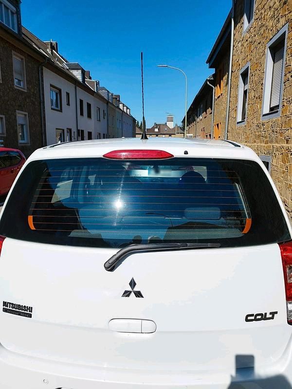 Gebraucht Mitsubishi Colt 95 PS (69 kW) 2011 Weiß Kleinwagen