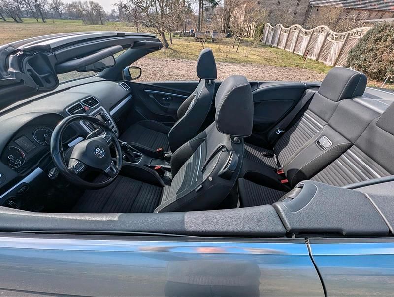Gebraucht VW Eos 140 PS (102 kW) 2014 Blau Cabrio