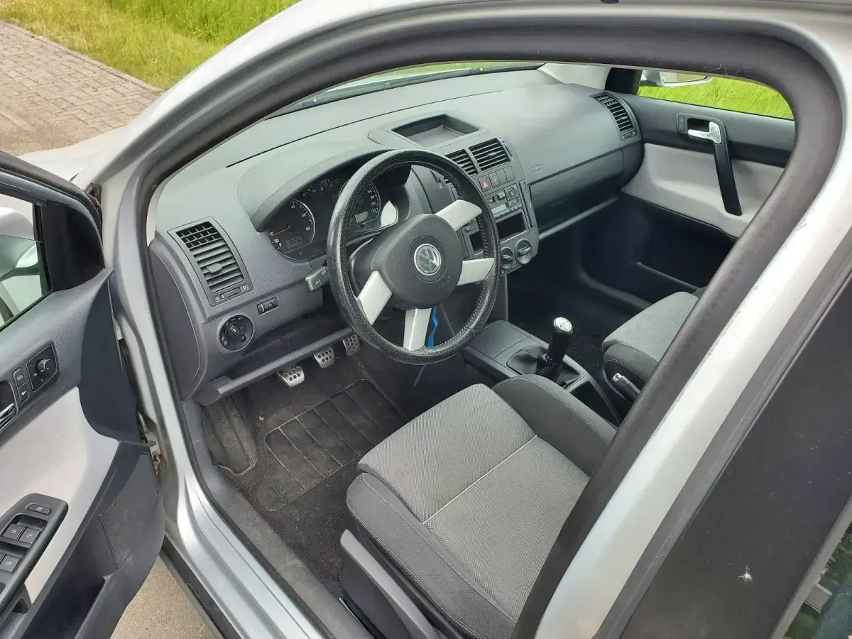 Gebraucht VW Polo 75 PS (55 kW) 2005 Silber Kleinwagen