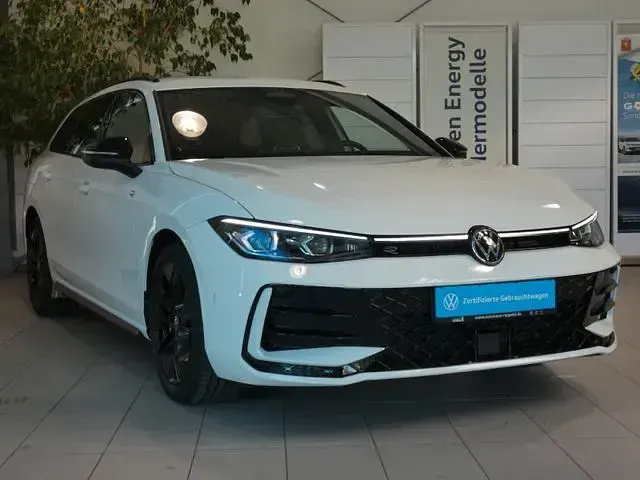 Gebraucht VW Passat Style 150 PS (110 kW) 2025 Weiß Kombi