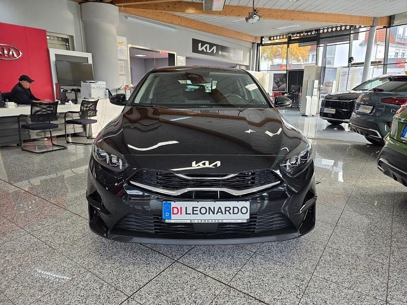 Neu Kia Ceed 140 PS (102 kW) 2025 Schwarz Kleinwagen