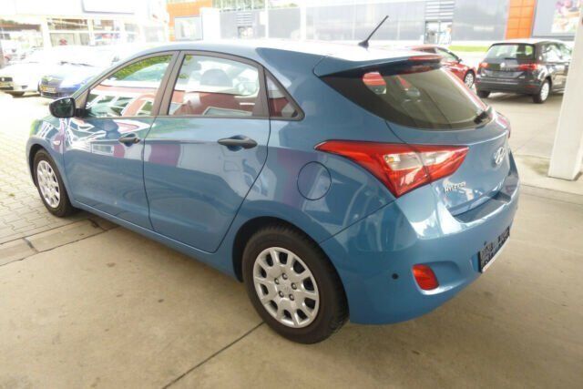 Gebraucht Hyundai i30 Classic 99 PS (72 kW) 2012 Blau metallic Limousine