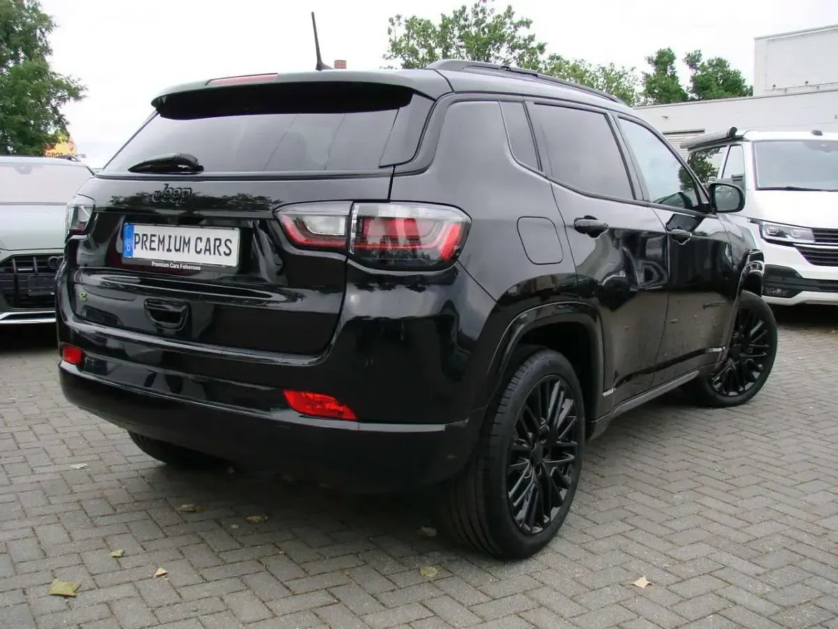 Gebraucht Jeep Compass 131 PS (96 kW) 2024 Schwarz SUV
