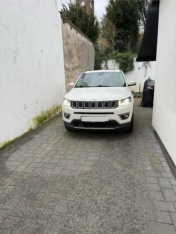 Weiß Gebraucht 2019 Jeep Compass SUV | 23.589 € (Teuer) - Bild 1/4