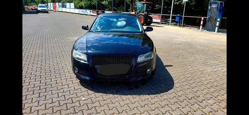 Schwarz Gebraucht 2010 Audi A5 Limousine | 11.000 € - Bild 1/4