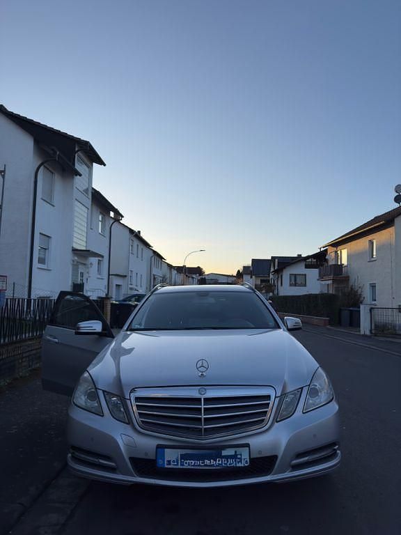 Gebraucht Mercedes E200 136 PS (100 kW) 2011 Silber Kombi