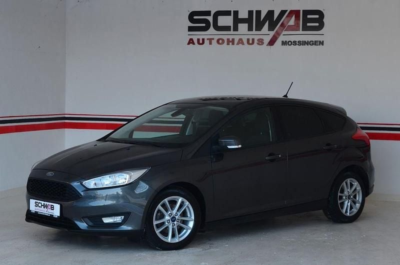 Grau Gebraucht 2017 Ford Focus Business Edition Limousine | 10.500 € (Fairer Preis) - Bild 1/4
