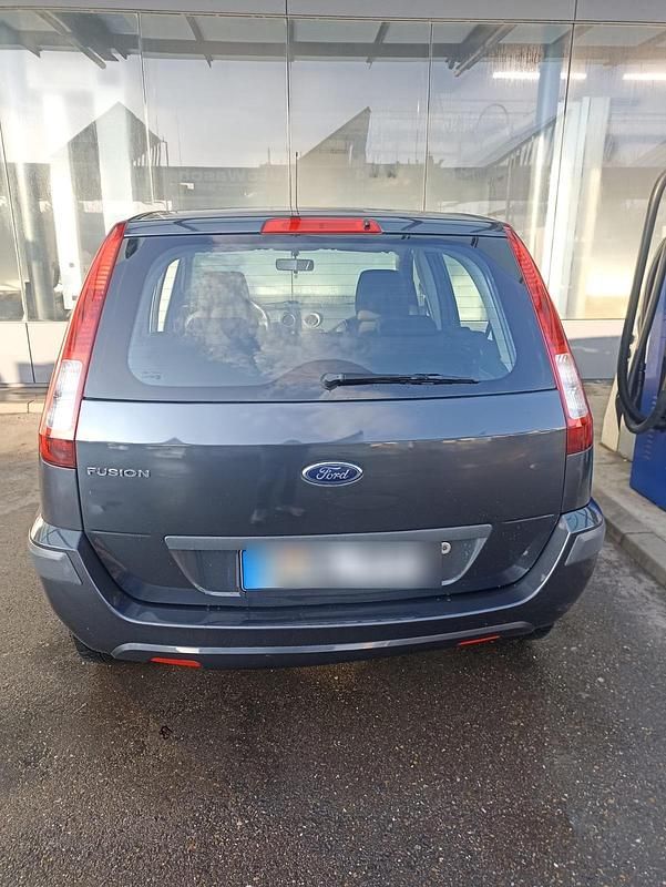 Grau Gebraucht 2009 Ford Fusion Kleinwagen | 2.500 € (Etwas zu teuer) - Bild 1/4