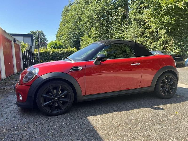 Rot Gebraucht 2012 Mini Cooper Roadster Cabrio | 7.979 € - Bild 1/4