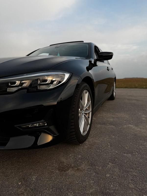 Gebraucht BMW 330 Shadowline 258 PS (189 kW) 2019 Schwarz Limousine