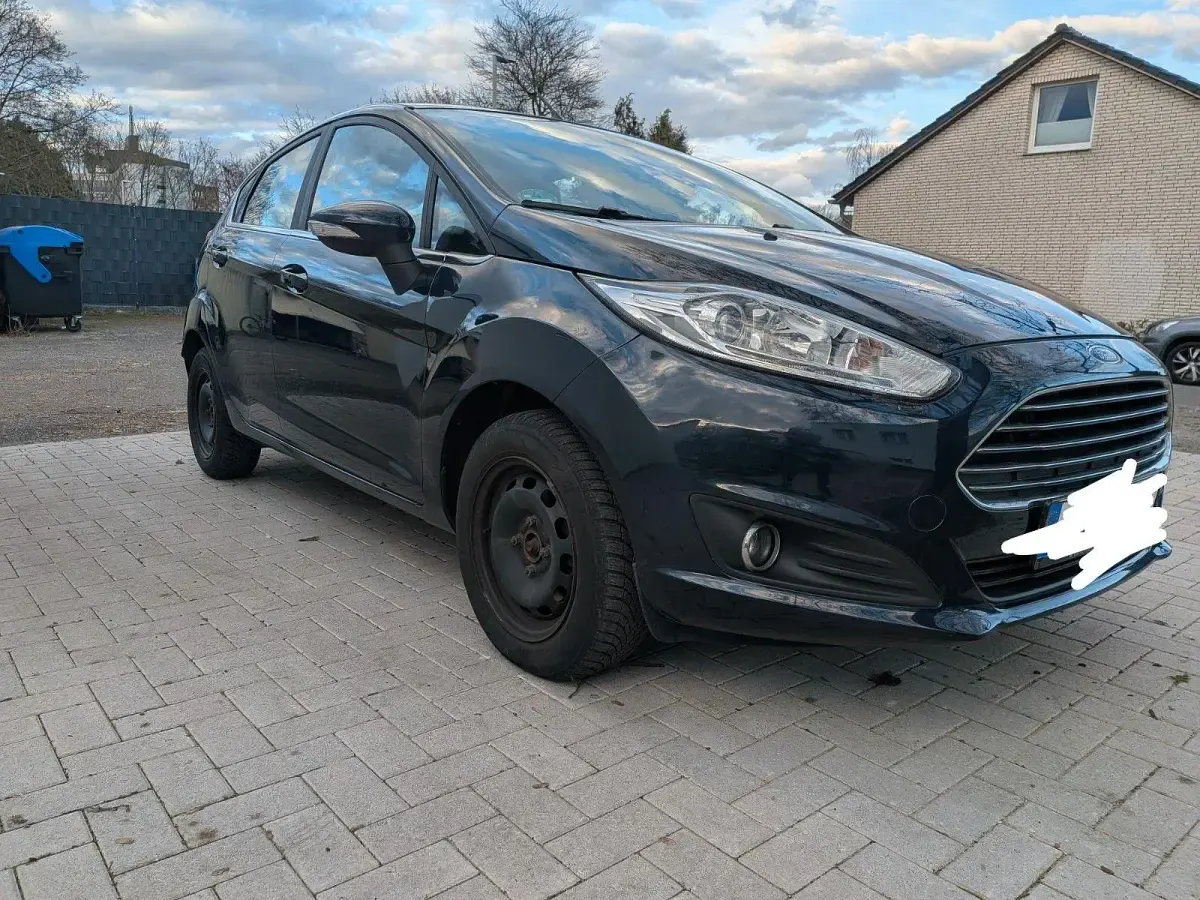 Używany Ford Fiesta Titanium 80 KM (58 kW) 2017 Niebieski Hatchback