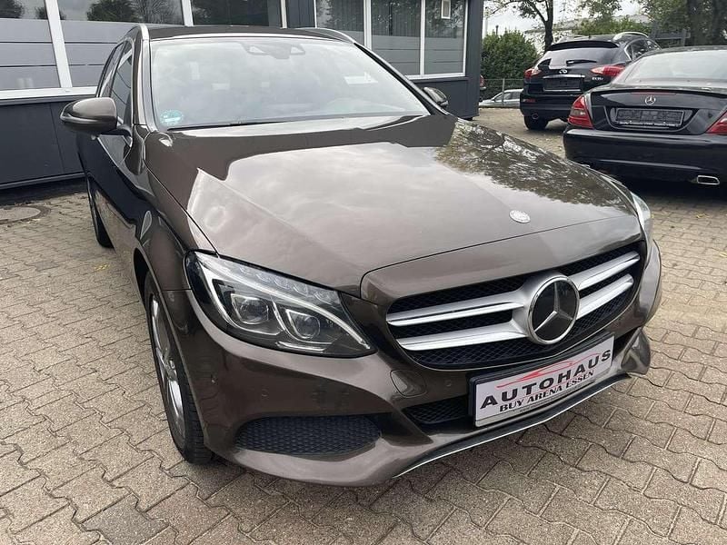 Braun Gebraucht 2016 Mercedes C250 Avantgarde Kombi | 9.500 € - Bild 1/4