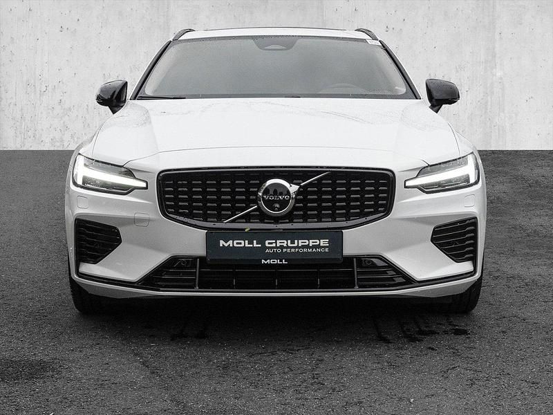 Gebraucht Volvo V60 Plus 253 PS (186 kW) 2025 Weiß Kombi