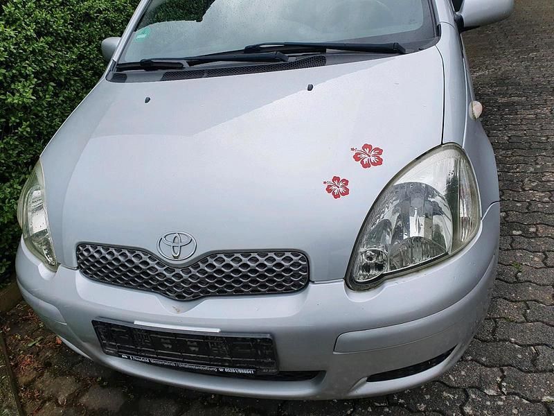 Silber Gebraucht 2005 Toyota Yaris Kleinwagen | 1.100 € (Fairer Preis) - Bild 1/4