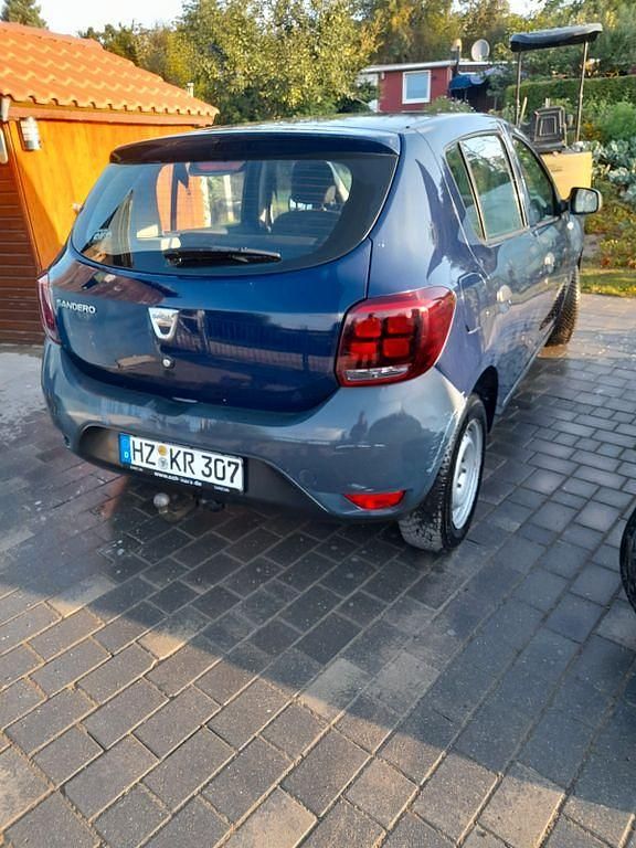 Blau Gebraucht 2018 Dacia Sandero Essentiel Kleinwagen | 3.500 € (Superpreis) - Bild 1/4