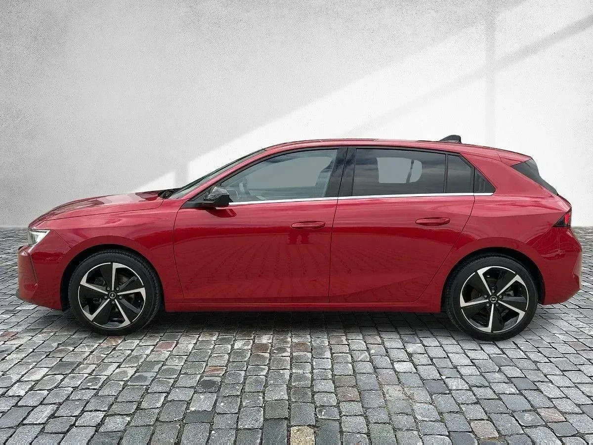 Gebraucht Opel Astra Elegance 110 PS (80 kW) 2023 Kardio rot metallic Limousine