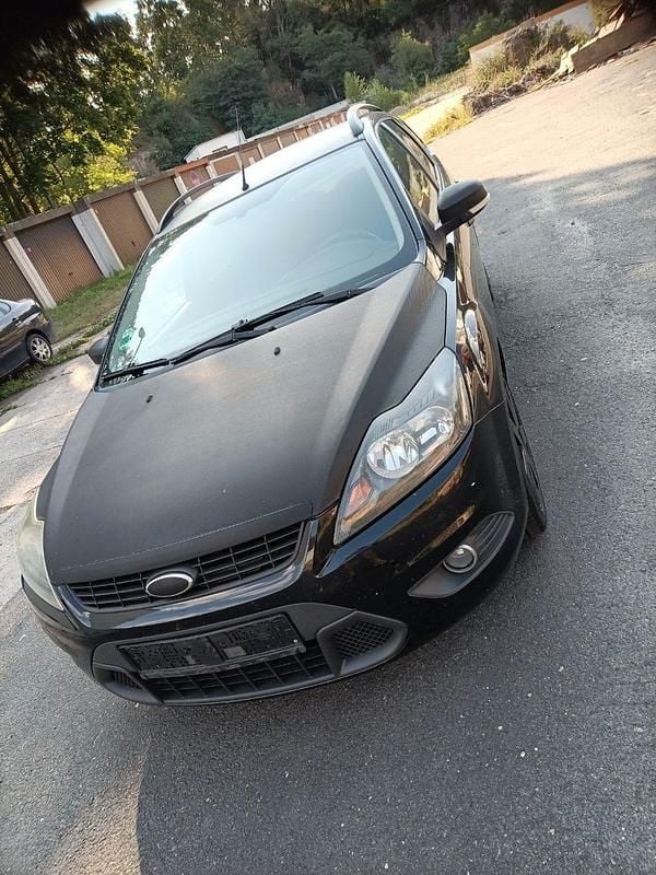 Schwarz Gebraucht 2010 Ford Focus Kombi | 1.500 € (Superpreis) - Bild 1/4