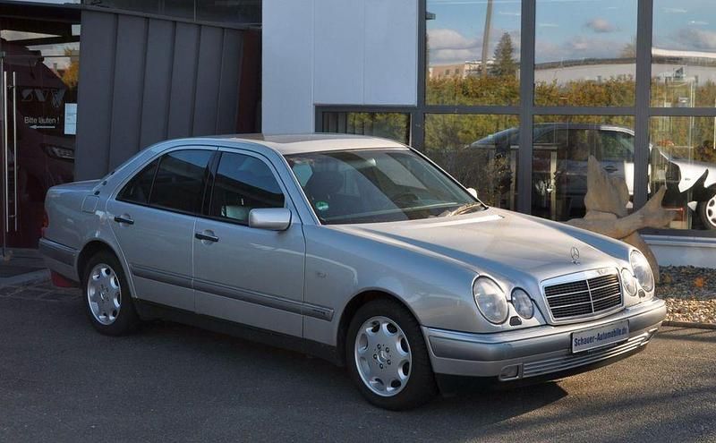 Silber Gebraucht 1999 Mercedes E280 Elegance Limousine | 7.900 € (Teuer) - Bild 1/4