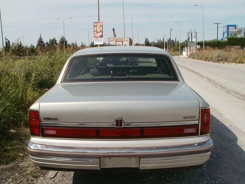 Gebraucht Lincoln Town Car 159 PS (116 kW) 1990 Silber Limousine
