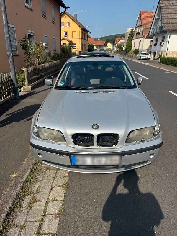 Silber Gebraucht 2004 BMW 320 Limousine | 1.350 € (Superpreis) - Bild 1/4