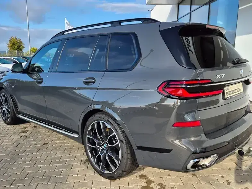 Gebraucht BMW X7 Efficient Dynamics 352 PS (258 kW) 2025 Grau SUV